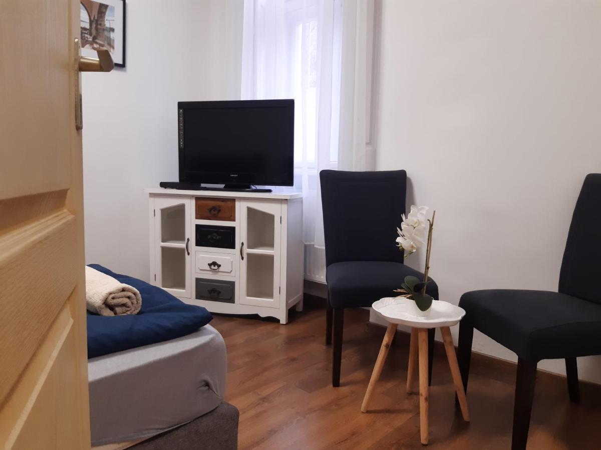 Varalja Apartman Tata Ngoại thất bức ảnh