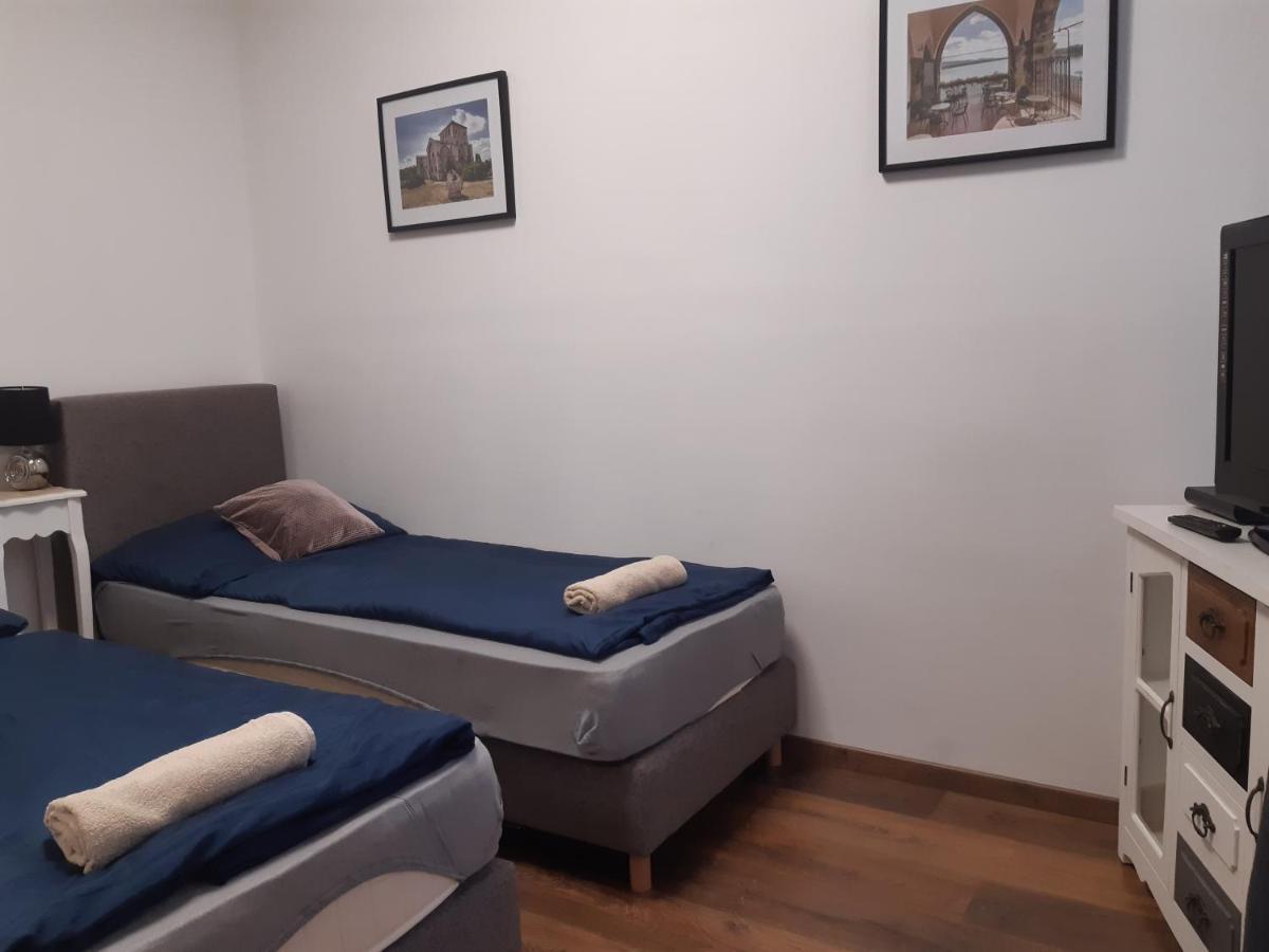 Varalja Apartman Tata Ngoại thất bức ảnh