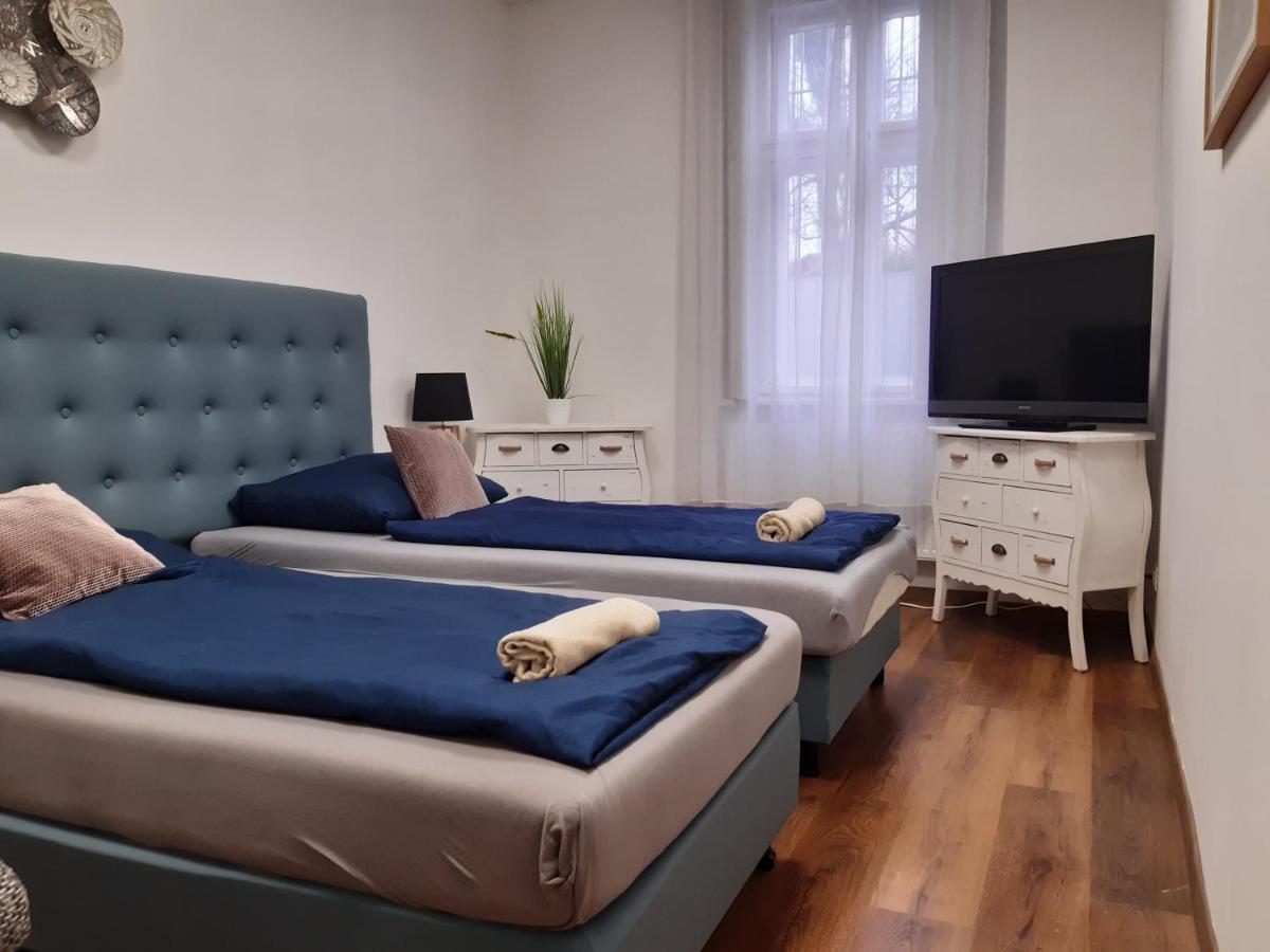 Varalja Apartman Tata Ngoại thất bức ảnh