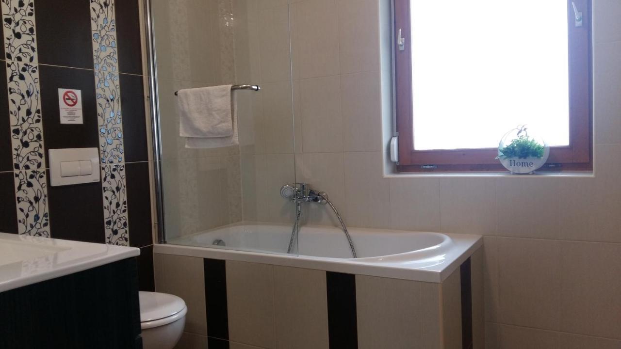 Varalja Apartman Tata Ngoại thất bức ảnh