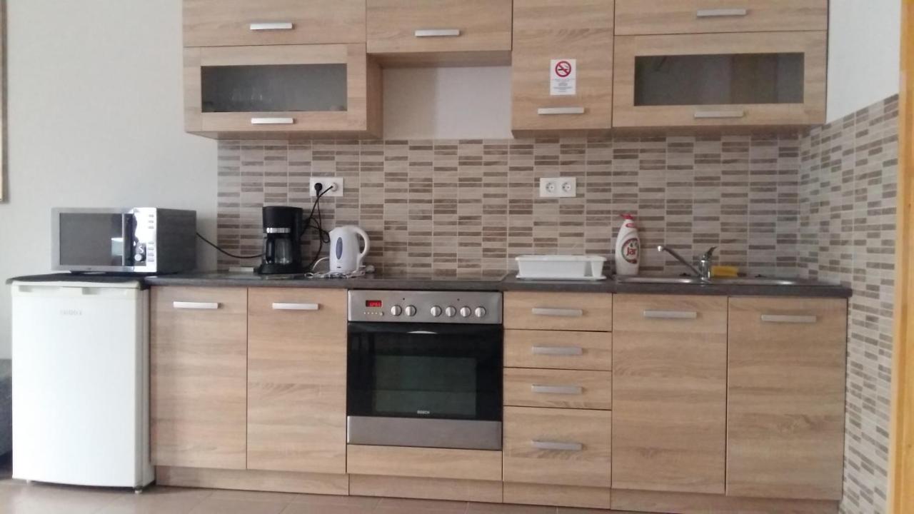 Varalja Apartman Tata Ngoại thất bức ảnh